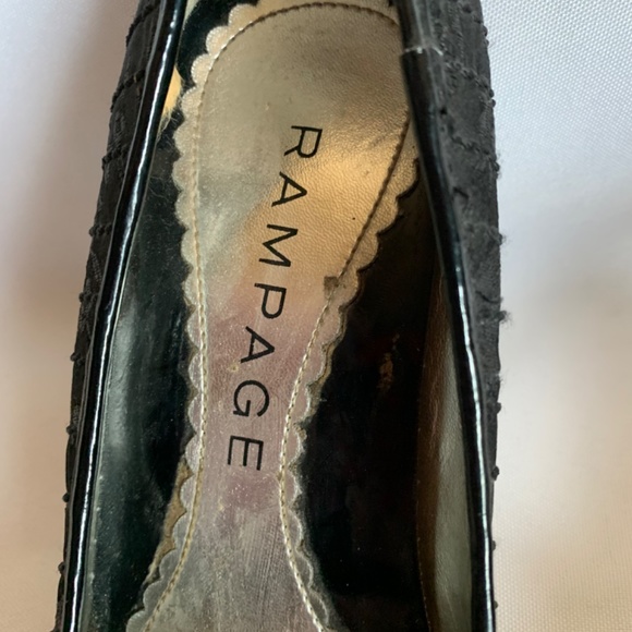 Oh So Pretty! Rampage Black Embroidered Heels! - Picture 3 of 16